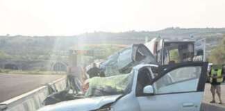 Schianto mortale in autostrada: auto contro camion, muore il passeggero Incidente Campagna autostrada