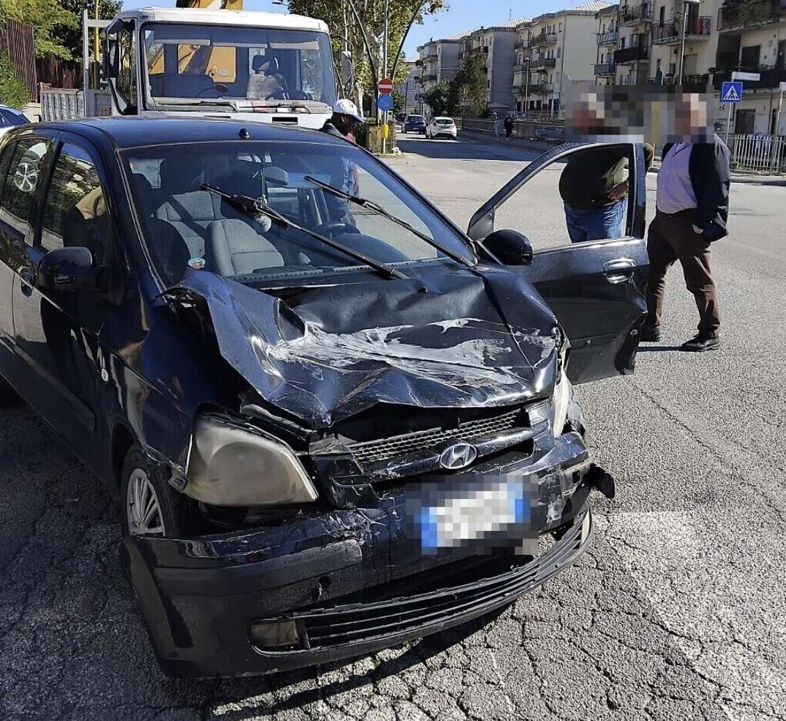 incidente nel salernitano scontro tra camion e auto da Anteprima24.it incidente nel salernitano scontro tra camion e auto