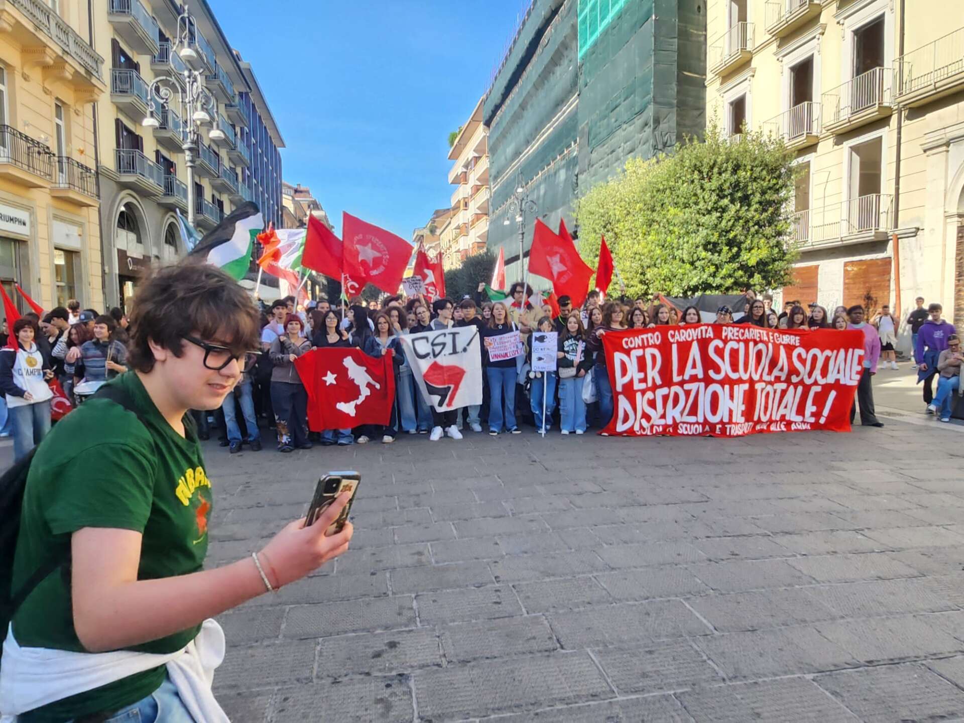 foto video soldi a scuole e trasporti non alle armi da guerra da Anteprima24.it foto video soldi a scuole e trasporti non alle armi da guerra