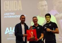 L’internazionale Marco Guida incontra i giovani fischietti: “L’arbitraggio aiuta a crescere” arbitro marco guida visita sezione Aia Benevento