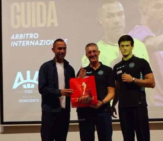 L’internazionale Marco Guida incontra i giovani fischietti: “L’arbitraggio aiuta a crescere” arbitro marco guida visita sezione Aia Benevento
