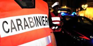 Caro carburante, c’è la soluzione: rubare il gasolio delle auto in sosta