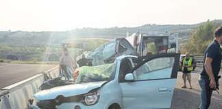 Schianto mortale in autostrada: auto contro camion, muore il passeggero