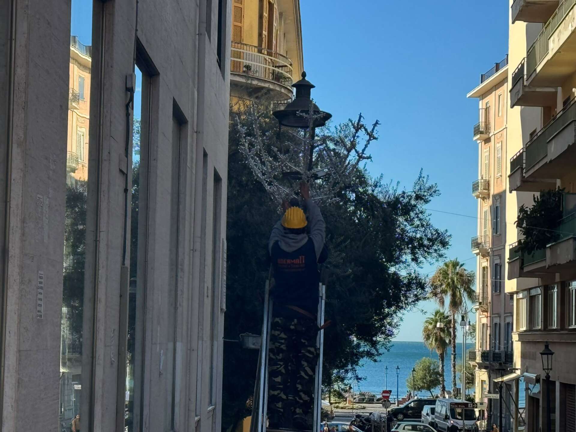 luci carrelli e cestini ecco come il corso di salerno si prepara a natale da Anteprima24.it luci carrelli e cestini ecco come il corso di salerno si prepara a natale