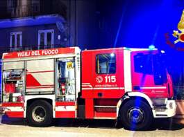 Auto esce dalla carreggiata e si ribalta: 79enne perde la vita