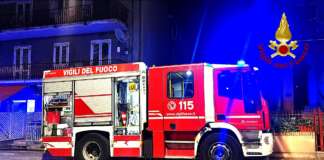 Auto esce dalla carreggiata e si ribalta: 79enne perde la vita