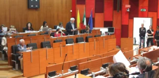 Napoli, anche oggi il Consiglio comunale si terrà domani: niente numero legale