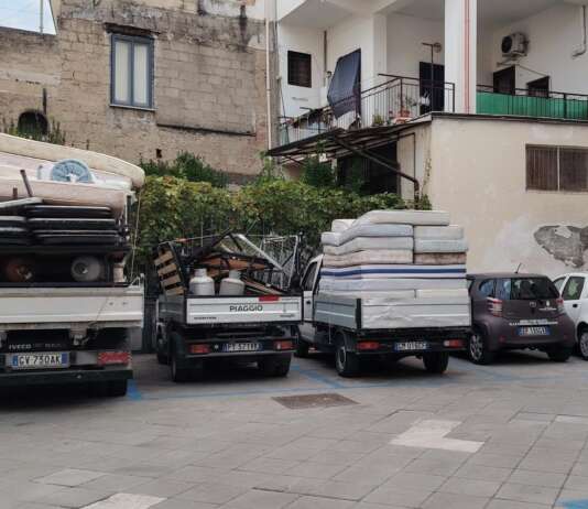 FOTO/ Palma Campania, scoperta la vergogna dei finti affittacamere