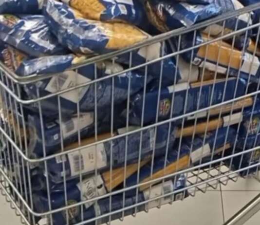 Carrelli pieni di pasta e scaffali vuoti: l’egoismo delle persone mascherato da paura