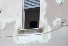 Cede balcone di un’abitazione, quattro persone ferite nel Napoletano