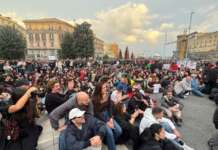 Corteo a Napoli, niente tensioni ma slogan contro Meloni e governo