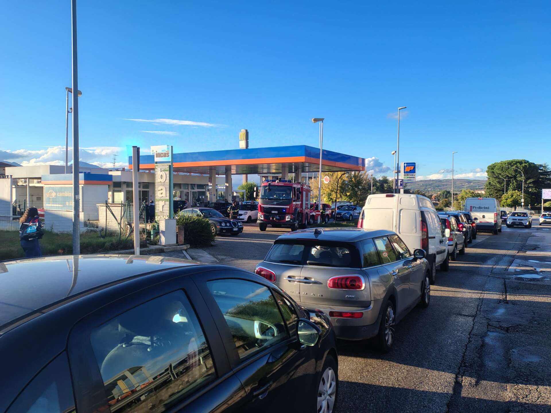 segnalata benzina lunghe code per l8217assalto al distributore da Anteprima24.it segnalata benzina lunghe code per l8217assalto al distributore