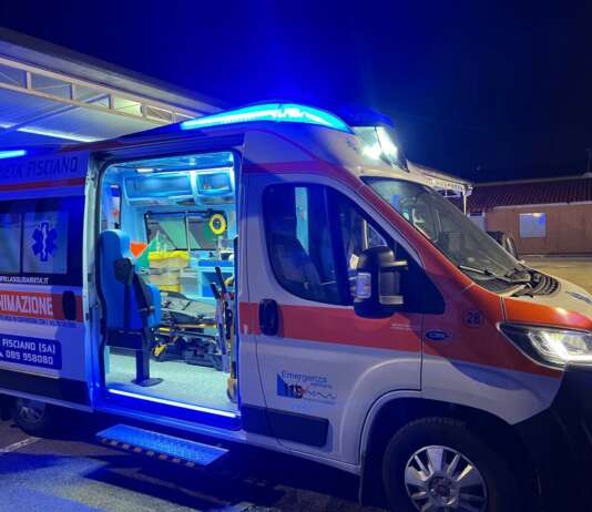 Il piccolo Diego ha fretta di nascere: il parto avviene sulla barella dell’ambulanza