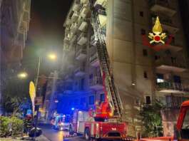 Nocera Inferiore, vasto incendio in Piazza Trieste e Trento