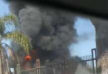 Maxi rogo a Napoli, a fuoco isola ecologica nell’area ovest