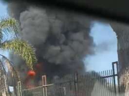 Maxi rogo a Napoli, a fuoco isola ecologica nell’area ovest