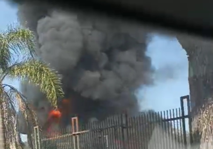 maxi rogo a napoli a fuoco isola ecologica nell8217area ovest da Anteprima24.it maxi rogo a napoli a fuoco isola ecologica nell8217area ovest