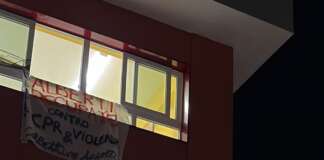 Scuole occupate a Napoli, raid esterno all’Alberti: studenti aggrediti. Atenei, l’Orientale in occupazione