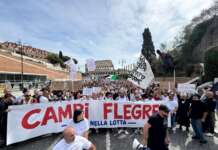 Bradisismo, la protesta dei Campi Flegrei: “Servono sicurezza abitativa e sostegni economici”