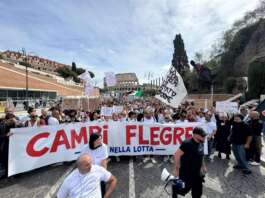 Bradisismo, la protesta dei Campi Flegrei: “Servono sicurezza abitativa e sostegni economici”