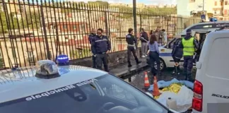 Prima travolto da uno scooter, poi a terra viene investito da un furgoncino: pedone muore