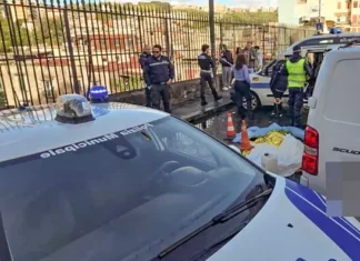 Prima travolto da uno scooter, poi a terra viene investito da un furgoncino: pedone muore