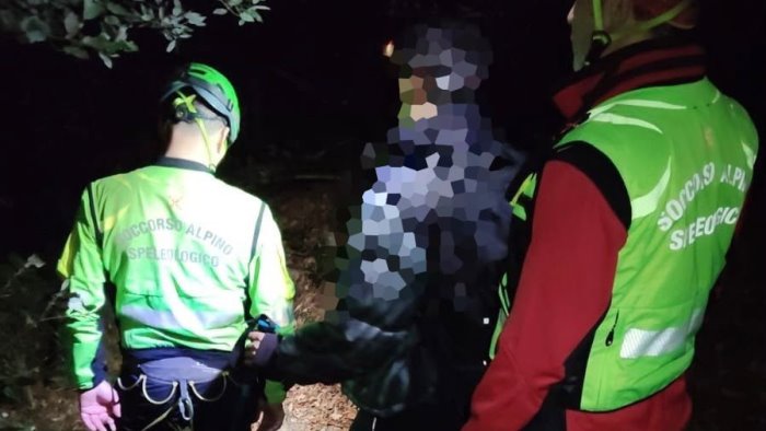 si perdono in montagna due ragazzi ritrovati sani e salvi nella notte da Anteprima24.it si perdono in montagna due ragazzi ritrovati sani e salvi nella notte