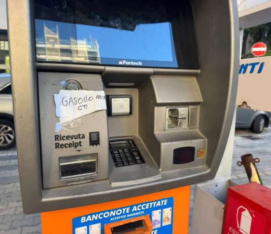 Caro carburanti, corsa al rifornimento anche a Salerno
