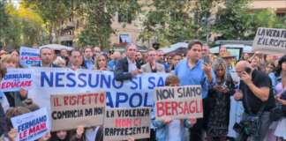 Vomero, centinaia in piazza contro violenza giovanile scatenata. De Iesu: “Irrealistiche soluzioni subito”