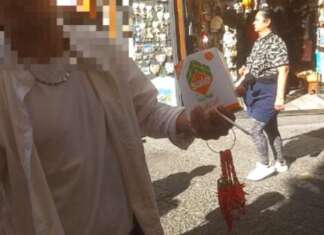 Decumani tra folklore e degrado: l’assalto dei venditori abusivi ai turisti