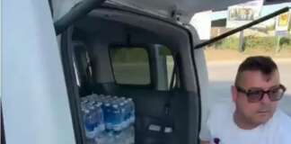 Caro carburanti, il nobile gesto dei tassisti: bottiglie d’acqua per camionisti in protesta
