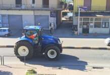 Protesta per il carovita, trattori in marcia verso Caserta e Salerno trattori
