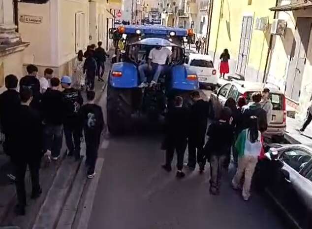 studenti allevatori e agricoltori contro il caro vita a casal di principe da Anteprima24.it studenti allevatori e agricoltori contro il caro vita a casal di principe