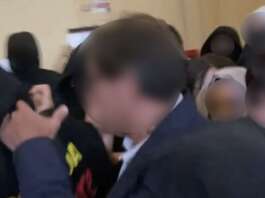 Napoli, tensione e spintoni al liceo Genovesi occupato: scambio d’accuse preside-studenti